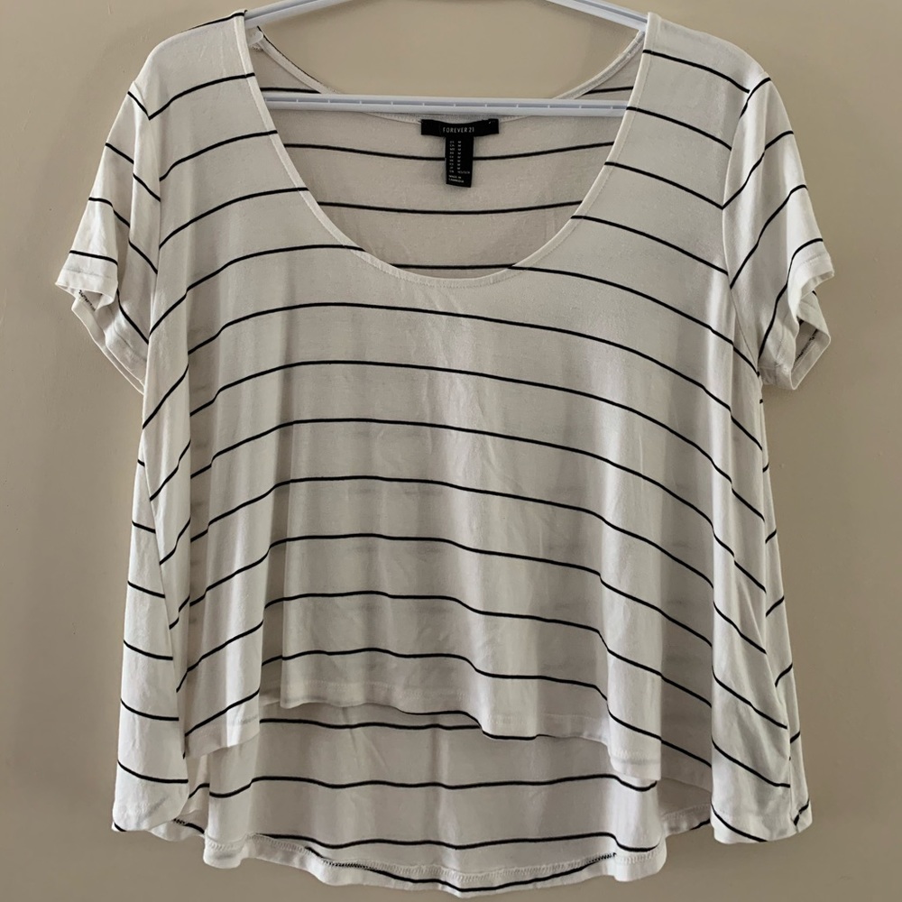 🌴Forever 21 White and Black Striped Shirt🌴
